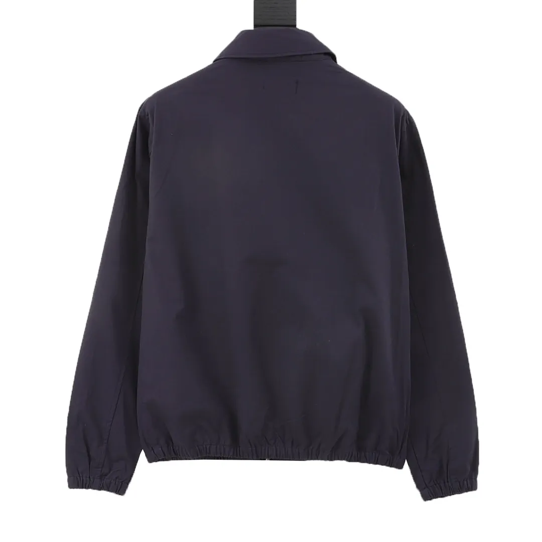 P540 Polo Ralph Lauren R01 Clean fit vintage retro zipper jacket. This is a couple style that can be worn by both boys and girls. It is an eternal classic. The fabric is really different from others. The new model is not as stiff as the old model. I think it is easier to wear. The most classic one is probably it. It is 100% pure cotton. The hardness is just right and not that stiff!! This is this year's upgrade, but I feel it is better to wear. The embroidery on the chest is all German Oman embroidery fiber with original data. The embroidery process is very particular. The Japanese Tajima machine is used to ensure the embroidery is exquisite and three-dimensional, which is what I said is different from what is on the market. Regarding the workmanship, the version is loose and can be worn by boys and girls!! The jacket may be worn for a longer period of time, and the Mid-Autumn Festival is about to go out in October. Retro will never go out of style. Color: Khaki Navy Size: S-XL